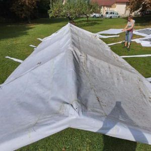 Bourání zahradní učebny